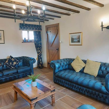 The Old Mill Barn With Hot Tub And Private Use Of Heated Pool Vila Wirral Exterior foto