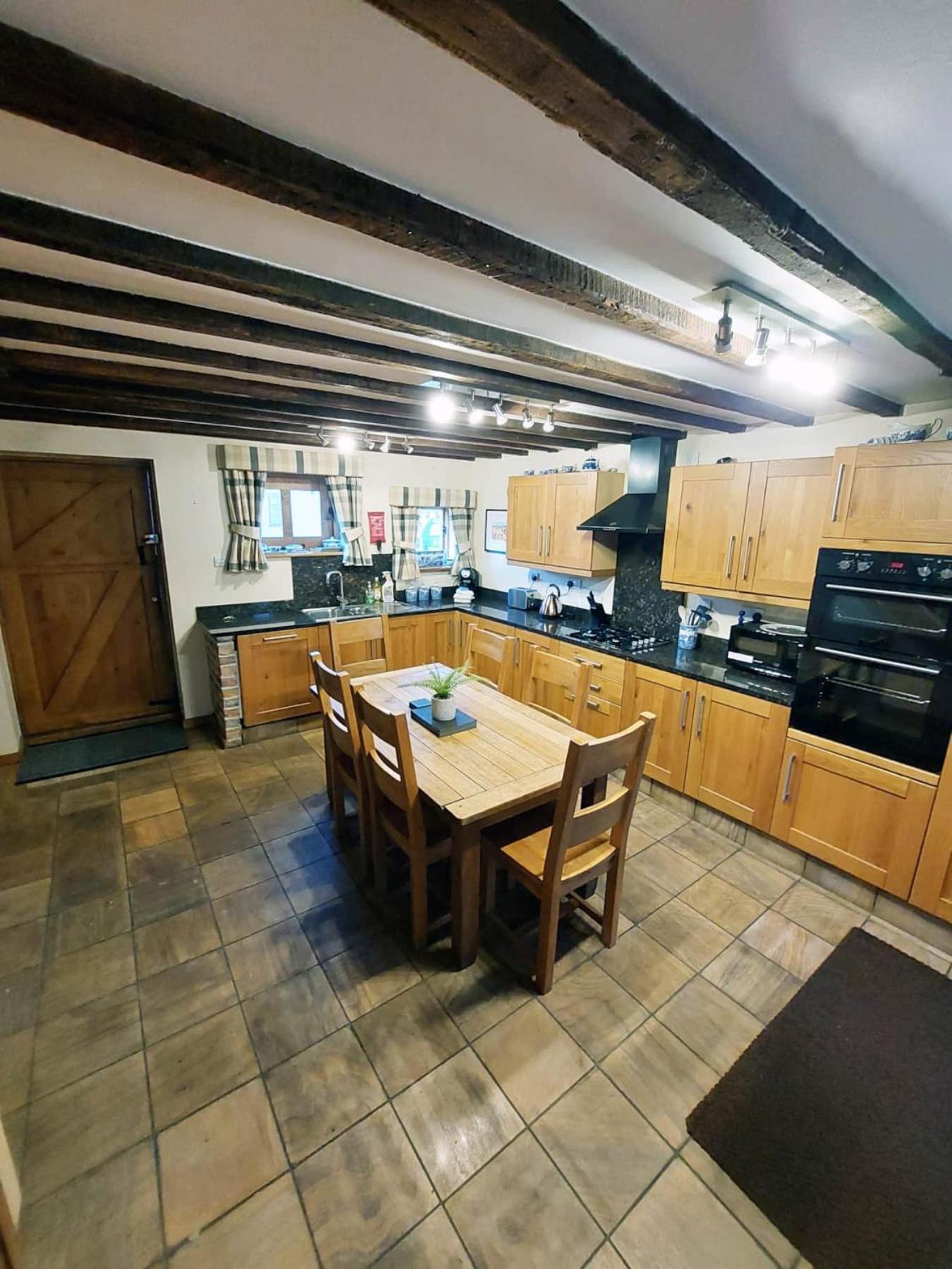 The Old Mill Barn With Hot Tub And Private Use Of Heated Pool Vila Wirral Exterior foto