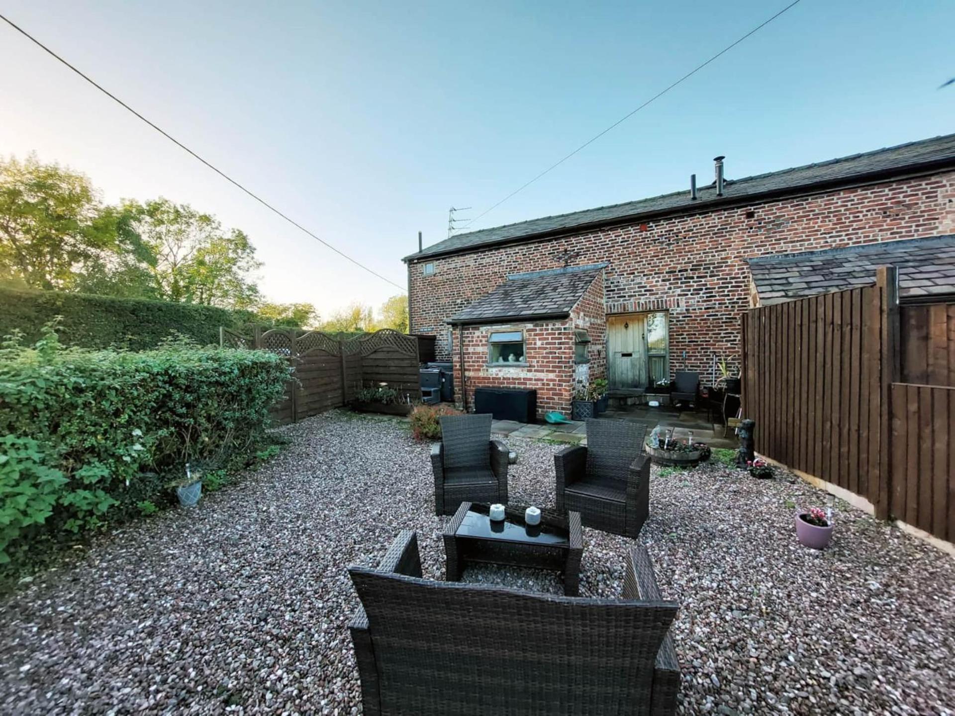 The Old Mill Barn With Hot Tub And Private Use Of Heated Pool Vila Wirral Exterior foto