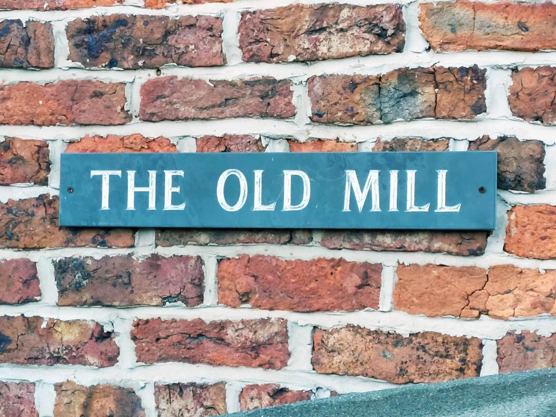 The Old Mill Barn With Hot Tub And Private Use Of Heated Pool Vila Wirral Exterior foto